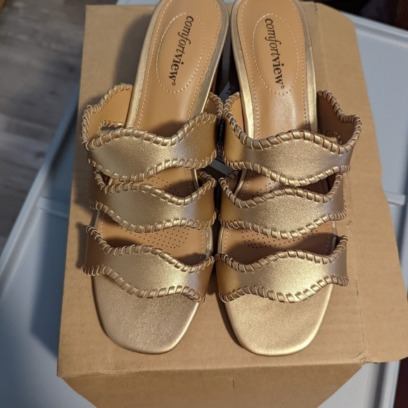 ð
ºCOMFORTVIEW Gold Mules - Picture 3 of 6